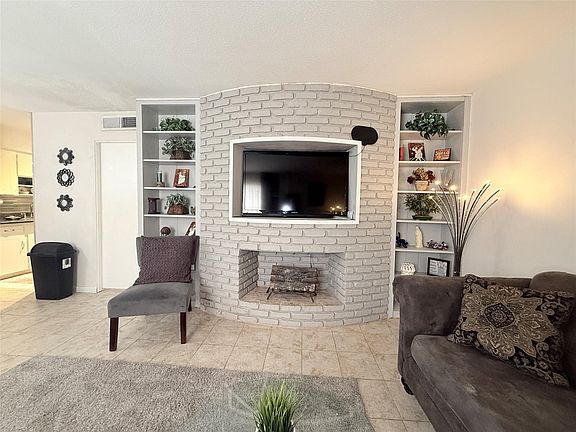5th image of 5861 Inwood Dr APT 6