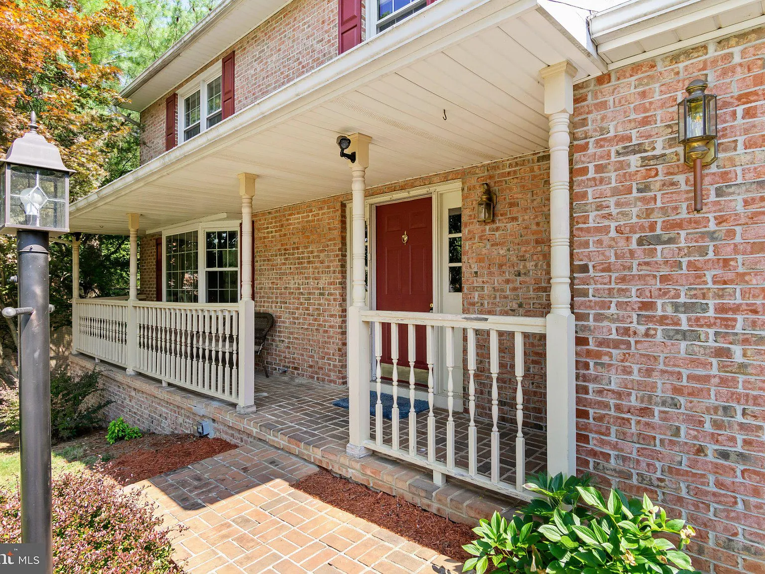 4 bed, 2.5 bath, 2871 sqft, $2,500 — Photo 2
