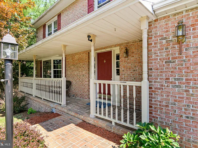 26 Princeton Pl — Photo 2