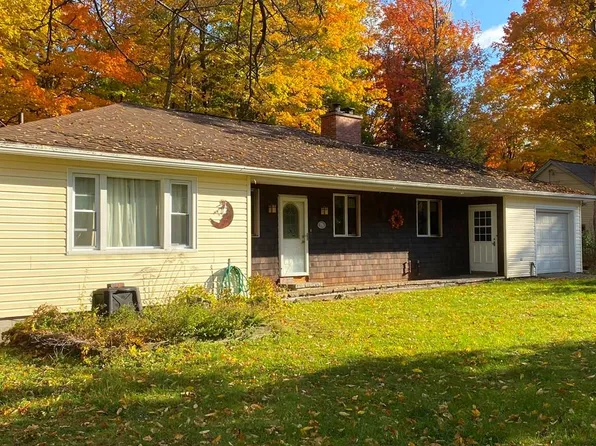 71 Maryland Ave, Saranac Lake, NY 12983