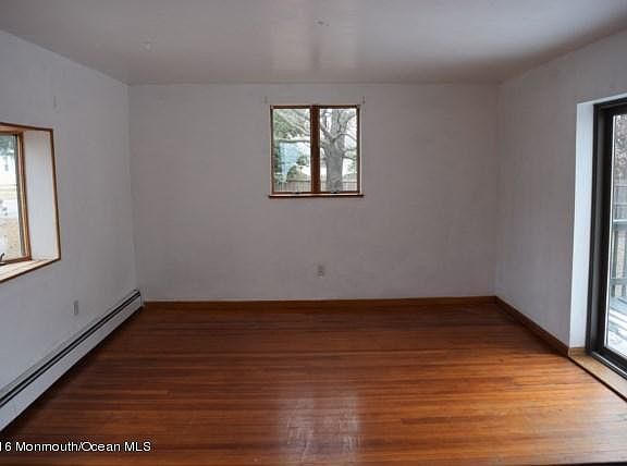 5th image of 405 Seaman Ave