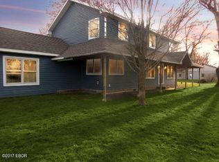 8034 Old Highway 50, Flora, IL 62839