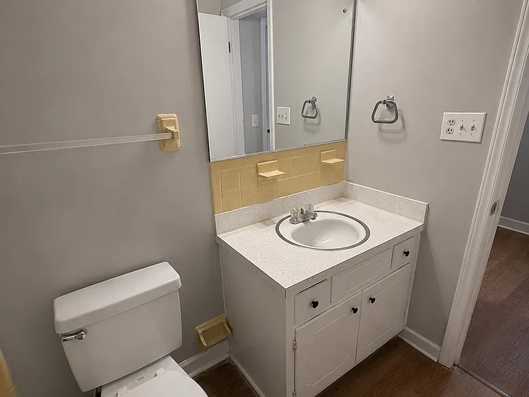 209 E McAden St #G — Photo 15