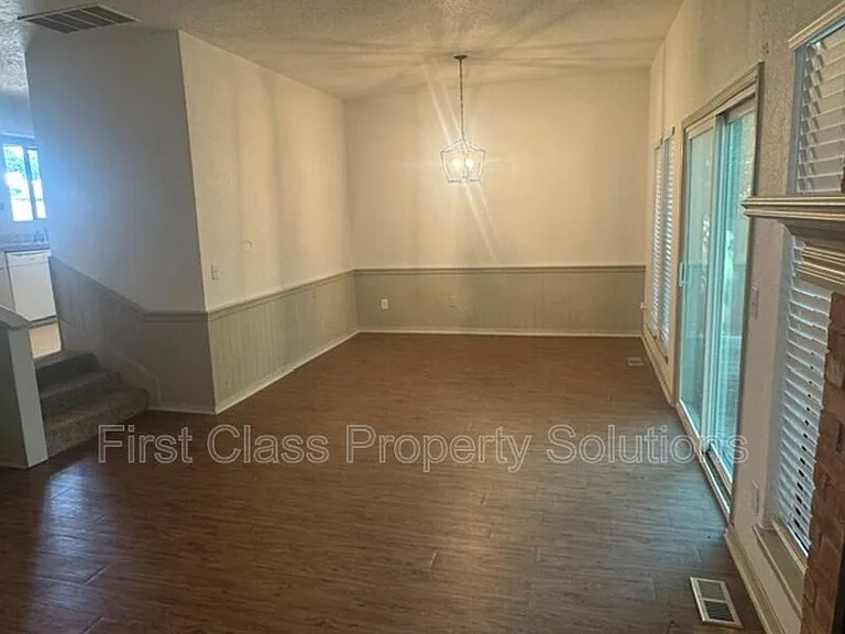 1404 Mary Lee Ln — Photo 15