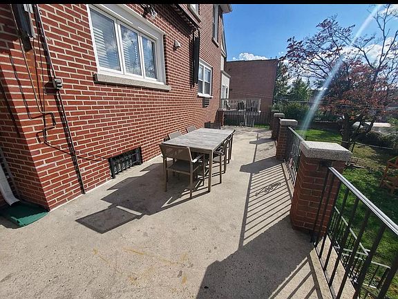 5th image of 1049 Wilcox Ave #2