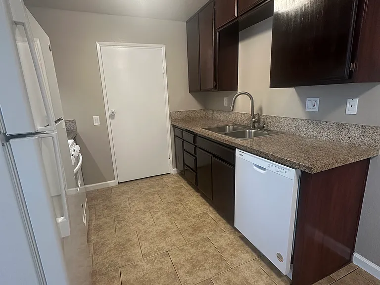 16645 Valencia Ave #2A — Photo 7