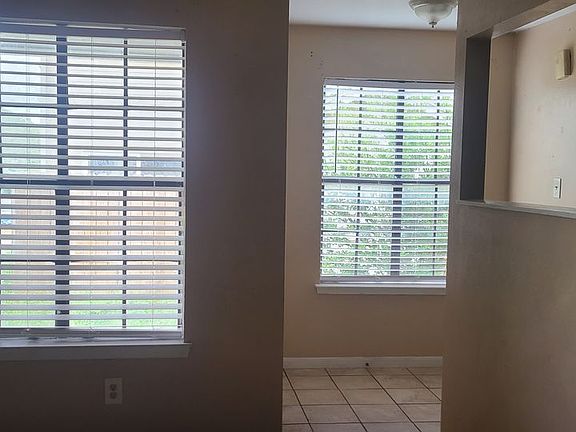 4th image of 1102 Verde Dr