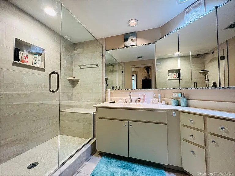 221 NE Plantation Rd #215 — Photo 35