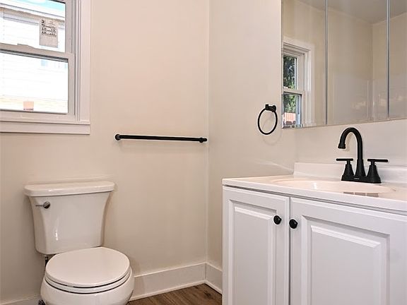 17th image of 468 Hiland Ave