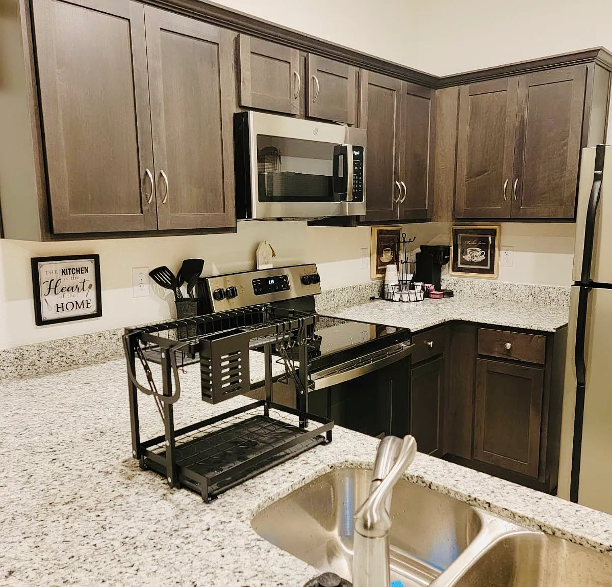 3 bed, 1215 sqft, $2,050 — Photo 4