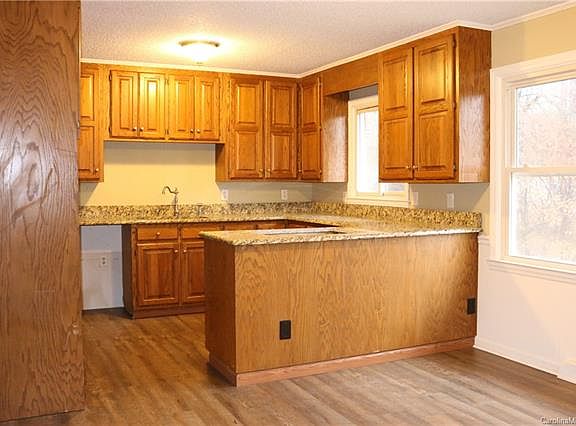 4th image of 952 Canterbury Ct