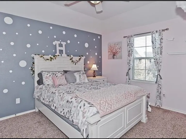 913 Albany Dr — Photo 5