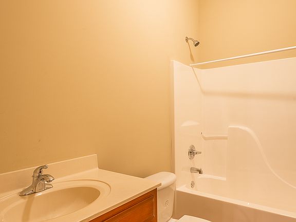 LOWER LEVEL FULL BATHROOM