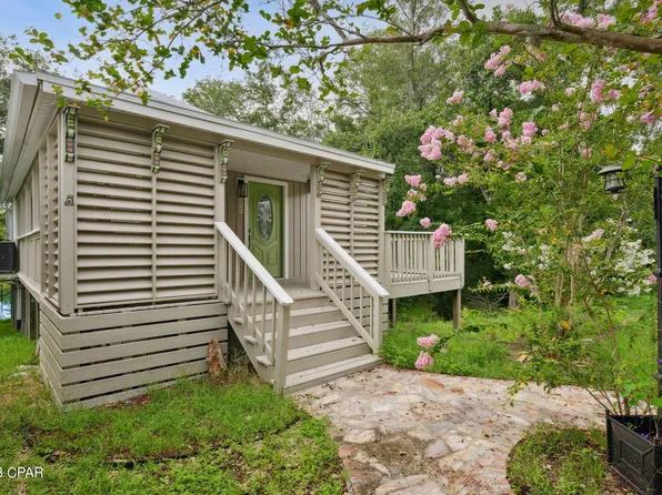 499 Waterview Ave, Wewahitchka, FL 32465