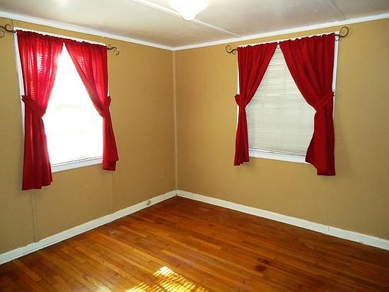 2nd image of 2109 Rose St