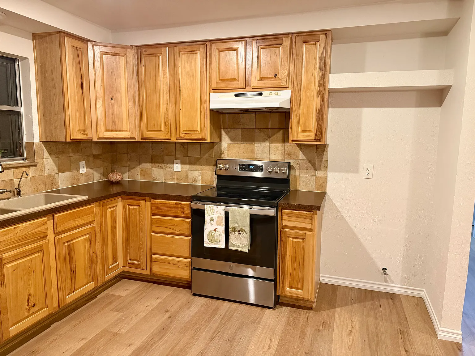3 bed, 1312 sqft, $2,250 — Photo 4