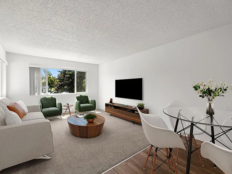 Lake Crest Apartments — Photo 7