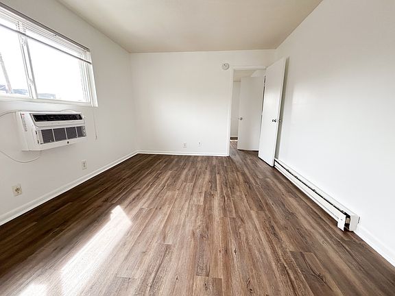 3rd image of 2014 Linden Ave APT 9