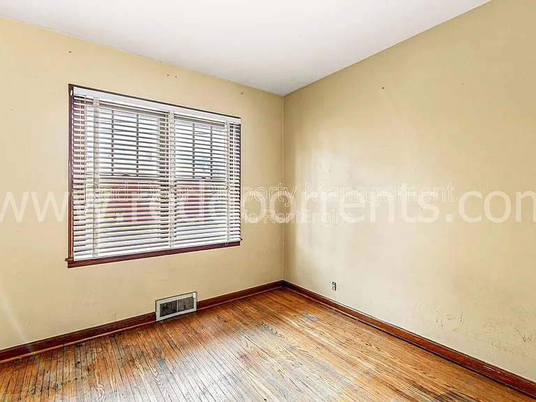 328 N Post Rd — Photo 7