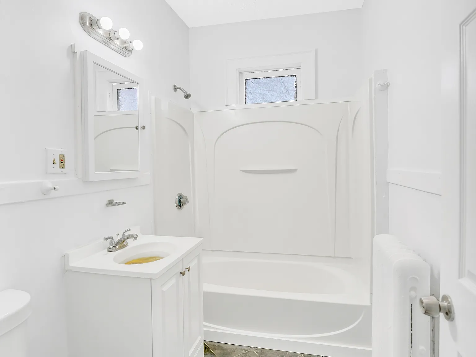 2 bed, 900 sqft, $1,400 — Photo 4