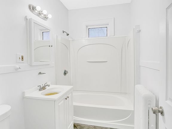 2nd image of 1040 Capitol Ave #3E