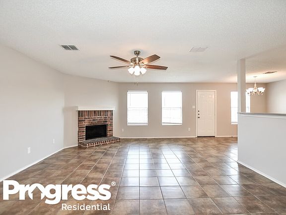 4th image of 1900 Melrose Ln