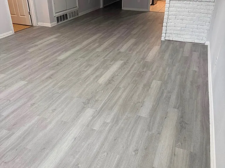 908 Bluebird Dr — Photo 2