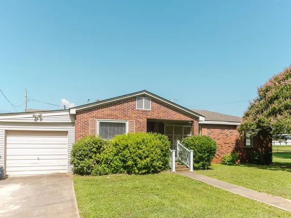 613 N Broad St, Tuscumbia, AL 35674