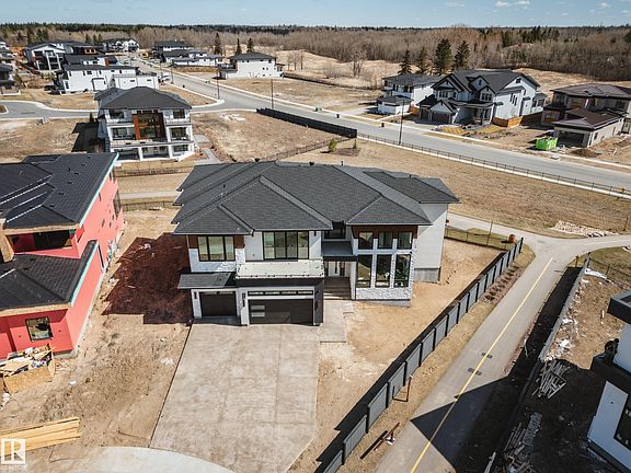 3rd image of 52327 Range Rd #233-610