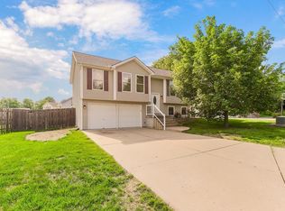 8104 NW 77th Ct, Kansas City, MO 64152