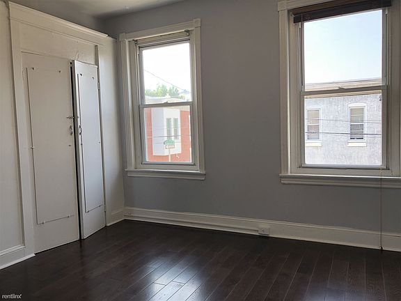 4th image of 1919 Dickinson St
