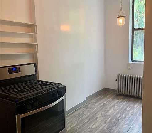 5th image of 104 President St APT 1L