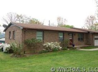 1918 Willow Rd, Hendersonville, NC 28739