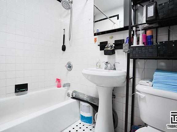 4th image of 437 E 80th St APT 16