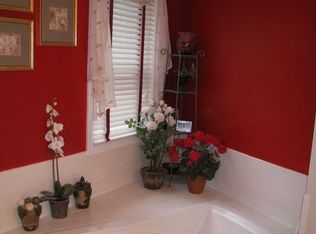 207 Park St SE #A, Vienna, VA 22180
