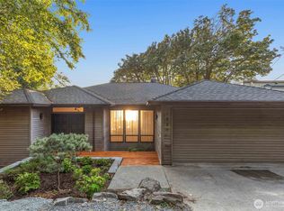 5225 SW Jacobsen Rd, Seattle, WA 98116