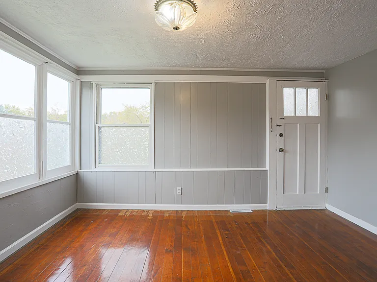 3340 Forest Lawn Ave — Photo 3