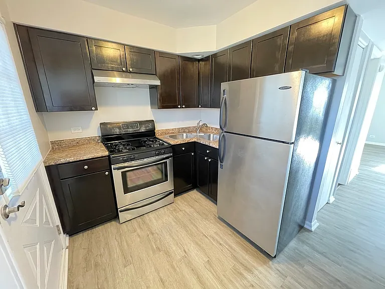 235 E Palatine Rd #2B — Photo 2
