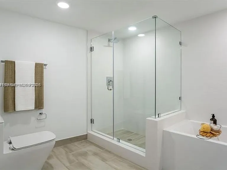 9261 E Bay Harbor Dr #CU-503 — Photo 4