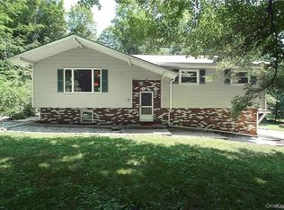 45 Matuk Dr, Hyde Park, NY 12538