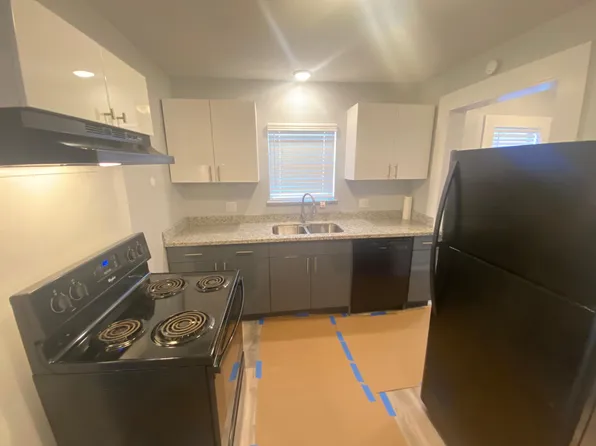 208 E Sterling St, Baytown, TX 77520