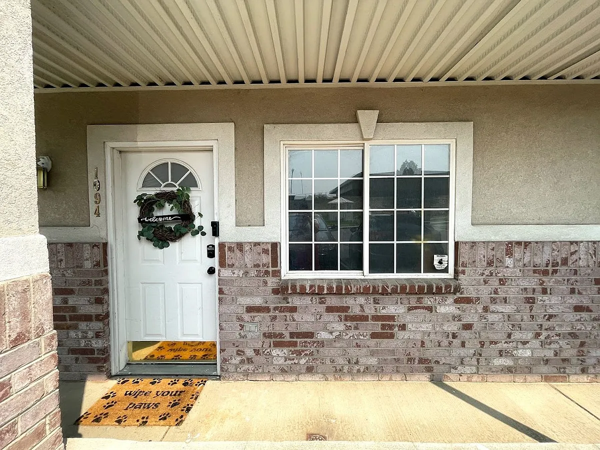 Building Photo - 1094 W 420 N