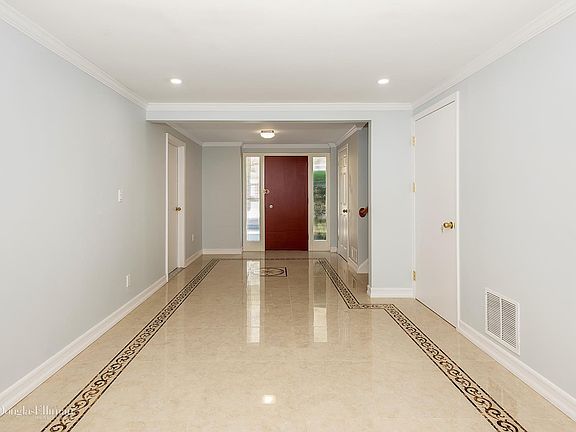 4th image of 53 Sherwood Dr