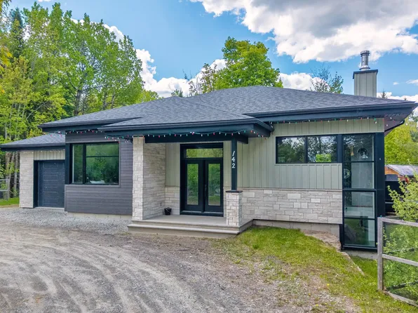142 Rue Deschambault Mtns, Blanc, QC J0T 2G0