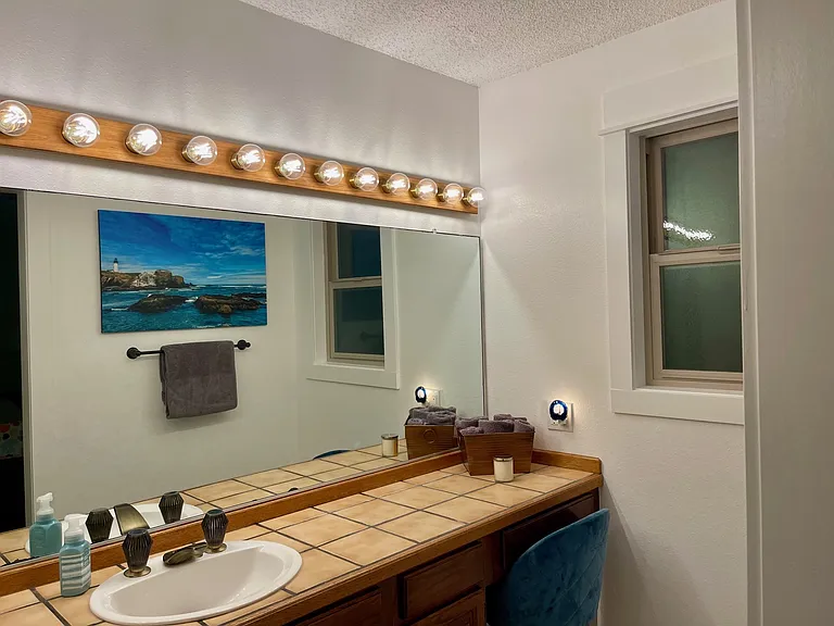 NW Oceania Dr — Photo 30