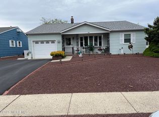 8 Killington Rd, Toms River, NJ 08757