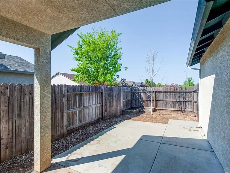 2675 Ceanothus Ave — Photo 12