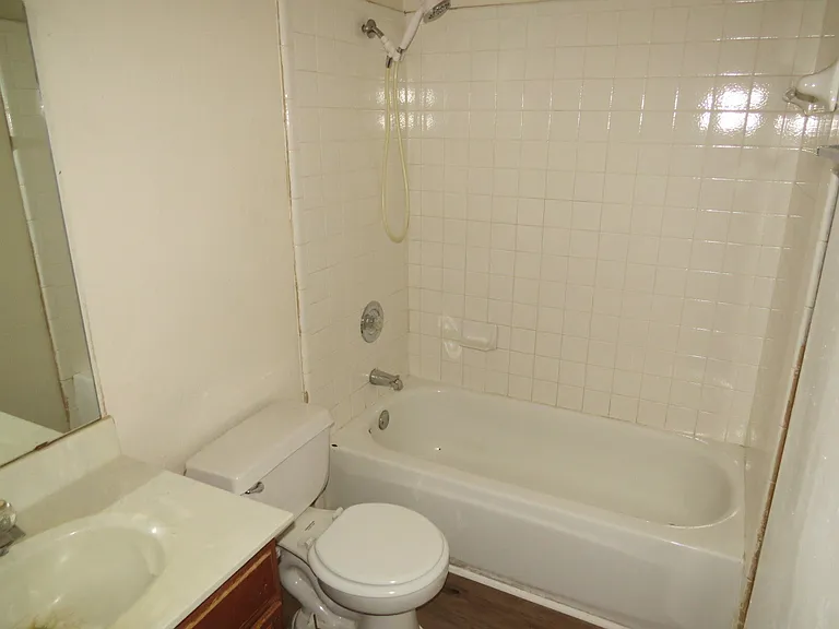 1602 Benttree Dr #D — Photo 9