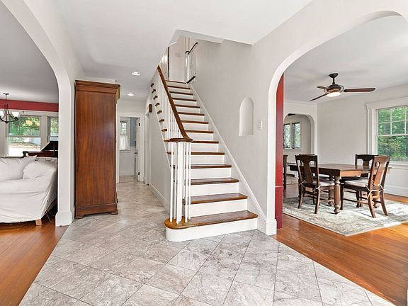 4th image of 28 Preston Beach Rd
