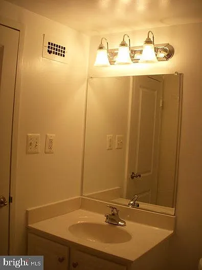 10570 Main St #317 — Photo 10